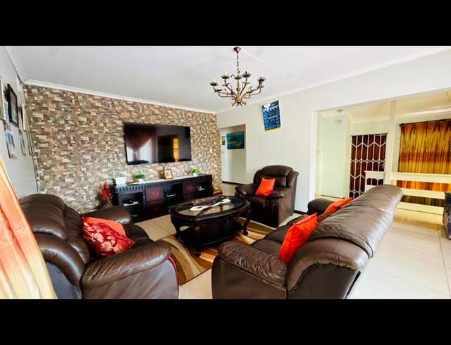 4 BEDROOM HOUSE FOR SALE IN NEW GERMANY